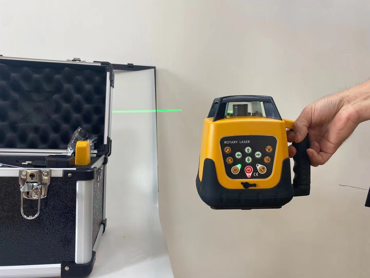عالية الدقة التلقائي الإلكترون - مراجعة Rotary Laser Level 500M Range وسعره
