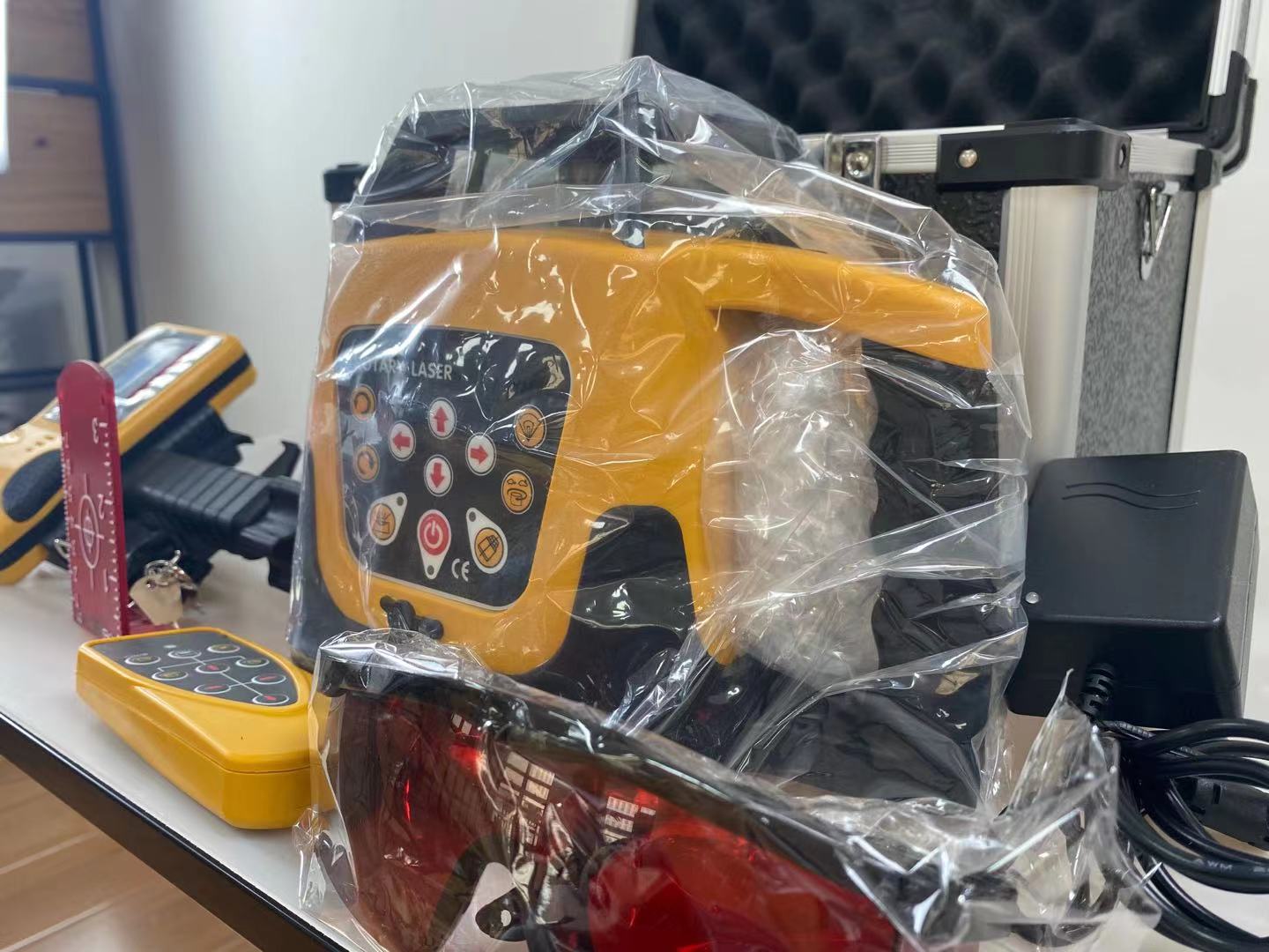 جهاز ليزر دوار ثلاثي الأبعاد ع - مراجعة Rotary Laser Level 500M Range وسعره